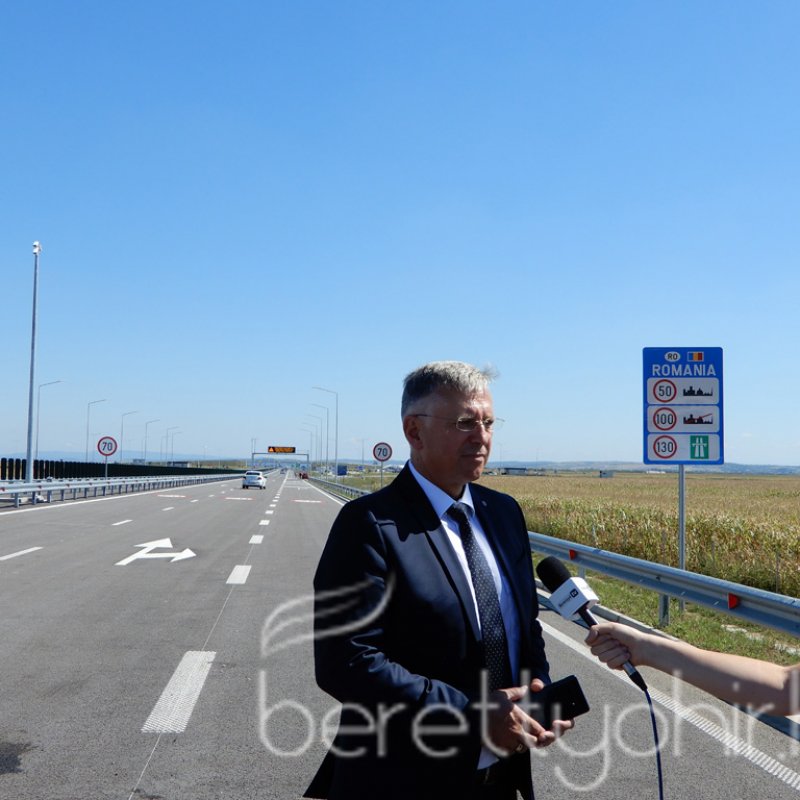 Átadták az M4-es autópálya Ártándig tartó szakaszát39